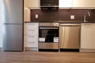 Image de Brand new townhouse. Whole floor to yourself and private bathroom with tub.