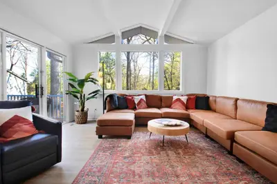 Image de Walk to Paris Mtn State Park Sleeps 14 King Beds Fire Pit