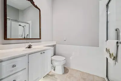 Image de Luxury Gated 3br Retreat w/ Custom Pool, Best Lake Views, Town Center Amenities