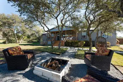 Image de Arlo Next to Charming and Cozy Hill-Country Haven