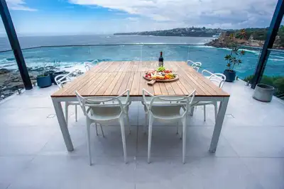 Image de Luxurious Waterfront House: Uninterrupted Panoramic Views of Gordons Bay