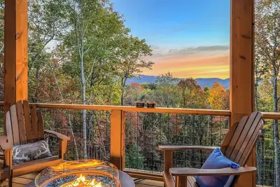 Image de ! New Cabin! Peaceful Escape, Views, Hikes, Wineries!