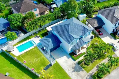 Image de Welcome to our Miami Getaway! Discover our stylish, comfortable luxurious villa!