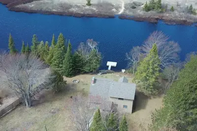 Image de Waterfront house w/ large garage located on trail 8 in Grand Marais.