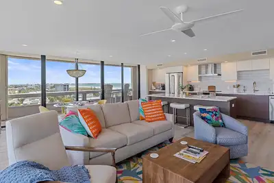 Image de Fully Updated, Modern Decor, Steps to Siesta Key Village and Beach