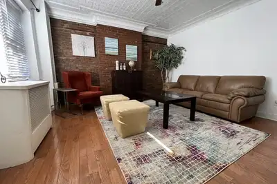 Image de Brick 2br Flat w/Private Patio, Minutes to Nyc!