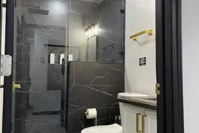 Image de Ultra Modern 2 Bedroom 2 Bath Home Centrally Located!