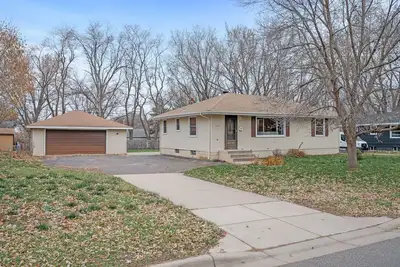 Image de Beautifully updated home in Crystal. Less than 15 minutes to downtown Minneapolis
