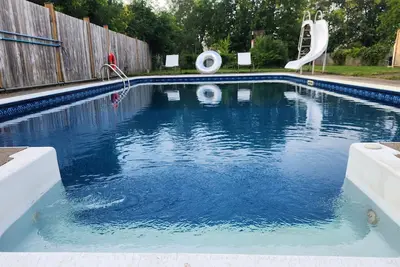 Image de Niagara Farmhouse Cottage with Attic & Pool