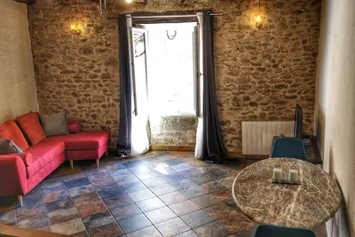 Image de Renovated apartment in a stone building in a quiet street of the town center.