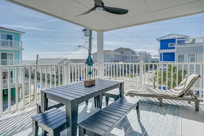 Image de Steps to Ocean: Water-View Carolina Beach Unit!