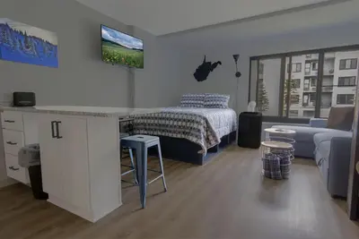 Image de Sc 2217: Renovated Studio w/courtyard views & pool! Perfect for summer!