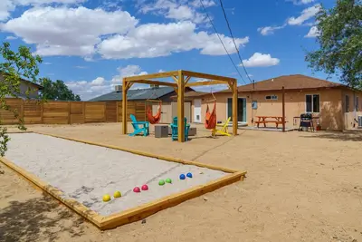 Image de The Desert Sunrise: Arcade Room+ Hot Tub+ Fire Pit
