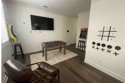 Image de Disney Delight King Bed Retreat\n\n