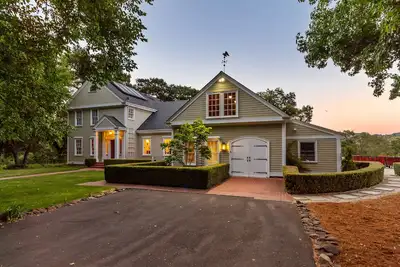 Image de The Vineyard Estate: 33 Acres, Private Vineyard + Wine Cave, Lake + Slide, Pool