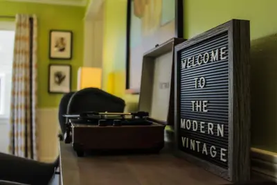 Image de Work away ready, dog friendly. Downtown Tillamook - Modern Vintage