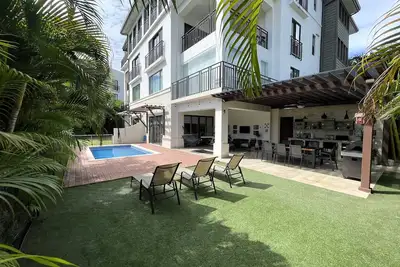 Laguna Retreat w/ Private Pool - Minutes to Beach - King Bed - Sleeps 9