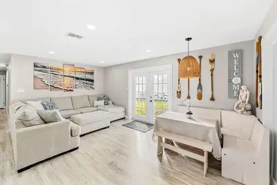 Image de Spacious Home w/ Private Bbq Backyard Oasis, Bikes & Games – Walk to the Beach!