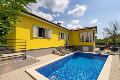 Image de Superbe maison à Labin avec WiFi
