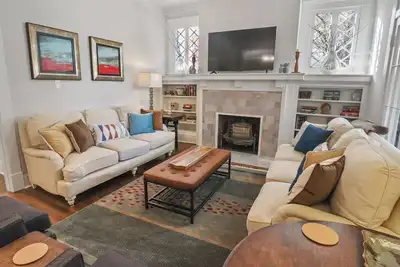 Image de Heart of the City Luxury Penthouse…. . in Historic Central Gardens Neighborhood!