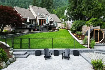 Image de Vancouver Island Lake house delight