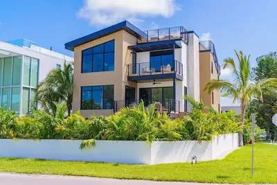 Image de Pier Pleasure - Anna Maria at it's finest! Pool, hot tub, beach, putting green