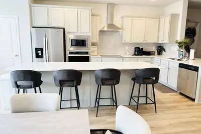 Image de Luxury Fayetteville Townhome! 5 minutes to Fun Spot America