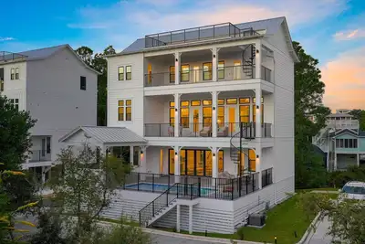 Image de The Preakness at the Beach - Luxury Vacation Rental with Private Pool & Rooftop Deck