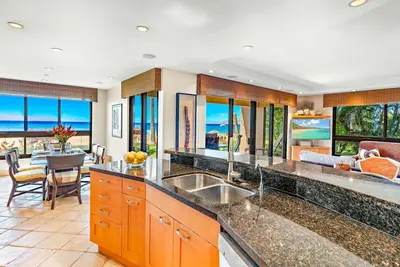Maui Resort Rentals: Kaanapali Ali'i – Oceanfront Ground Floor + Yard Area, 4 Total Bedrooms+Den, Sleeps 14