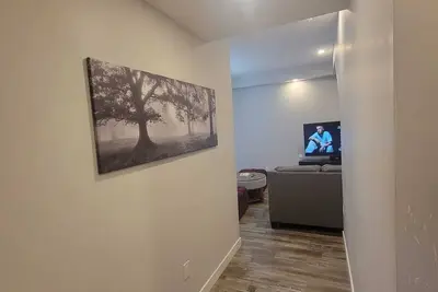 Image de A tranquil 2-bedroom basement in Se Calgary