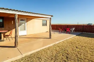 Image de Secluded home with Ac, porch, firepit & entertaining amenities - dog-friendly