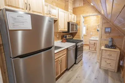 Image de 30 Mins to Yellowstone Park Cozy Studio for 4  w Full Kitchen and Bath