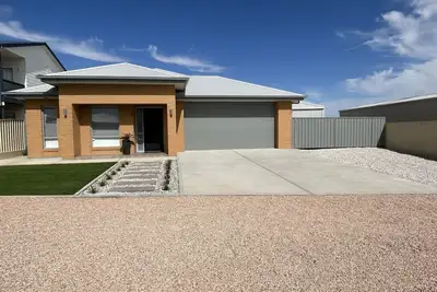 Image de 'North Beach Getaway '. New luxury home, perfect for families, 600m walk to beach