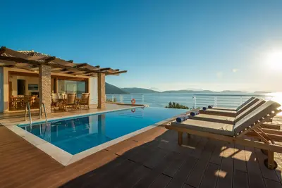 Image de Seafront 'Karavi Villa': 270° Views & Sea Access