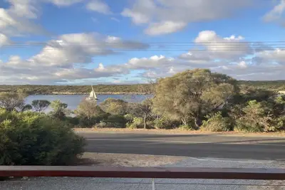 Image de Off The Net - Esplanade property with views of the channel