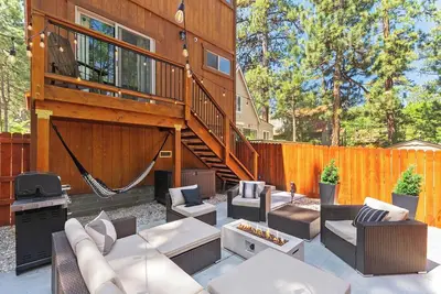Image de Willowbear Lodge By Destination Big Bear:Located in Lower Moonridge! Foosball! Close to Bear Mountain!