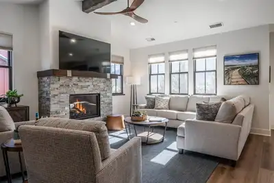 Image de 3 Bedroom Creekhouse Home with Views of Mammoth Rock!