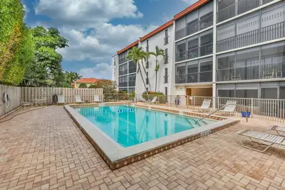 Image de Canal front Sanibel condo, short stroll to the Gulf of Mexico.
