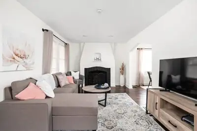 Image de Backyard + Porch, Pet-Friendly | Broad Ripple Retreat