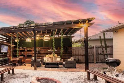 Image de Upscale 4 Br Ybor Hse with Outdoor Living Space