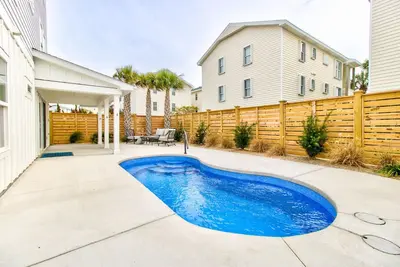 Image de 🌟Southern Kurisma: Walk 2 Beach, Private Pool & Elevator🌟