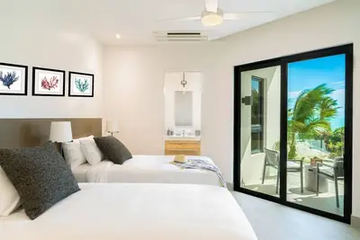 Image de Ultimate beachside retreat with 2 pools!