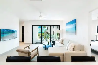Image de Superior 2 Bedroom Oceanview in Long Bay Beach!