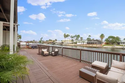 Image de Sparkling Waterfront! Pool/ Spa 1br King Brand New\nBrand New Docks and Slips