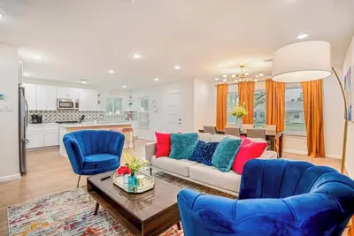 Image de 3 private suites, bold design, perfect for long stays