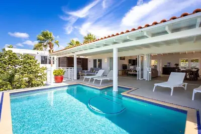 Image de Coral Dreams & Ocean Whispers at Villa Solaris