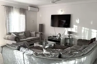 Image de Luxury Spacious two bedroom apartment for comfortable living. Well furnished.