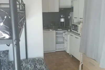 Image de studio à louer proche des pistes avec local à ski