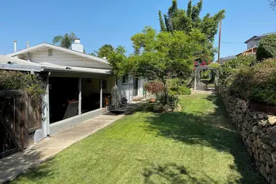 Image de 3-bedroom house in Spring Valley with Ac, pool, many outdoor spaces.