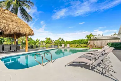 Image de Waterfront Oasis w/ Pool, Minigolf & TikiHut! Perfect for Families